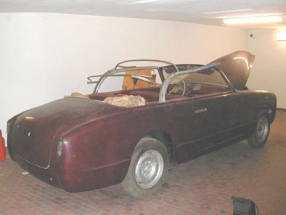 Alfa Romeo 1900 Stabilimenti Farina – just arrived, the hood frame with no cloth