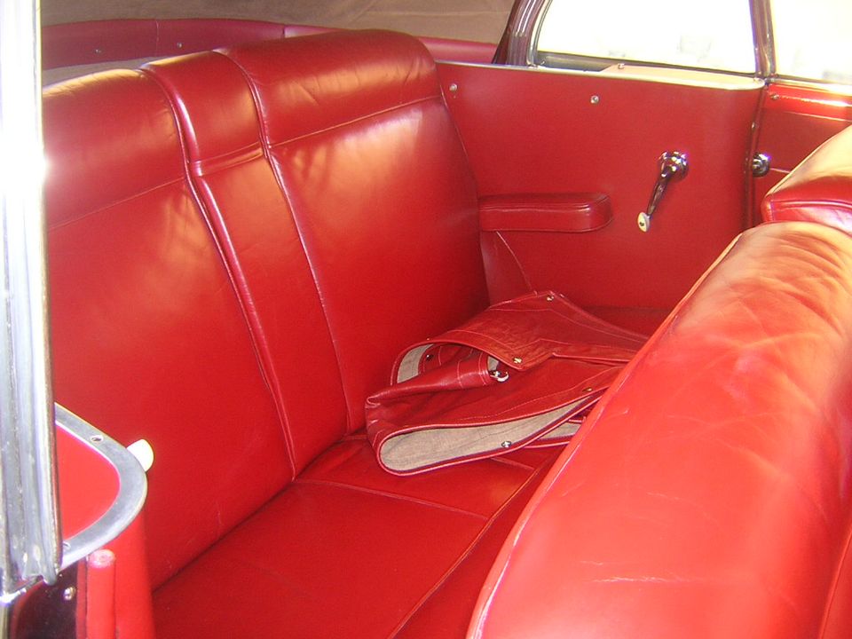 Alfa Romeo 1900 Stabilimenti Farina – the rear bench in red leather