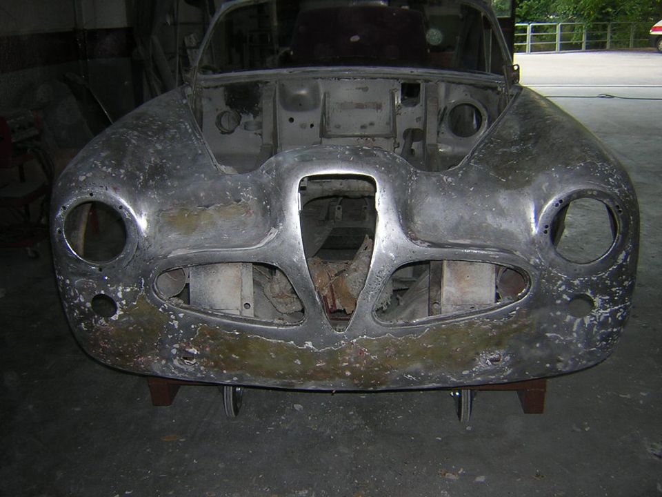 Alfa Romeo 1900 Stabilimenti Farina – the front in bare metal