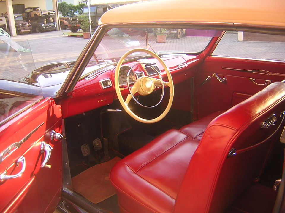 Alfa Romeo 1900 Stabilimenti Farina – the finished red leather interior
