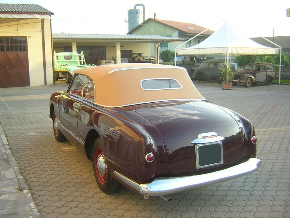 Alfa Romeo 1900 Stabilimenti Farina – the rear with the hood up