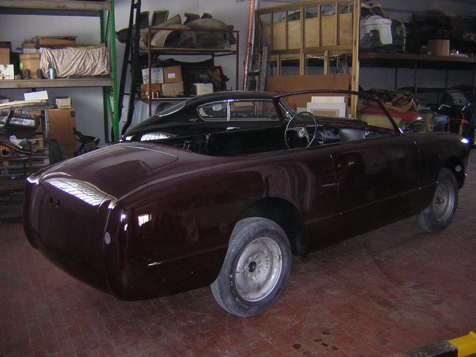 Alfa Romeo 1900 Stabilimenti Farina – the shell freshly painted dark burgundy