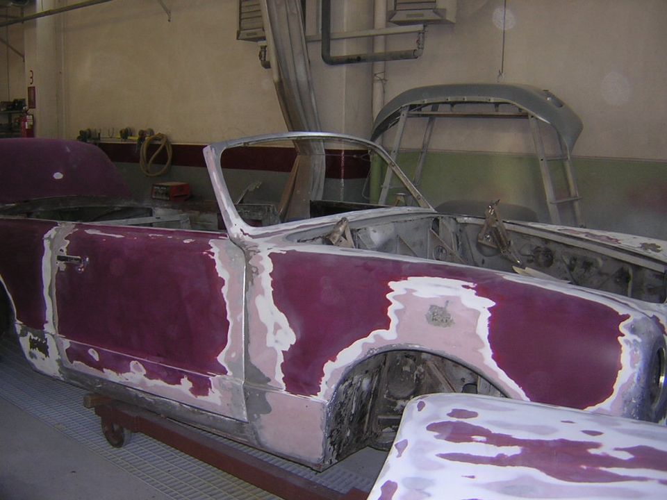 Alfa Romeo 1900 Stabilimenti Farina – halfway through stripping: patches of the old burgundy
