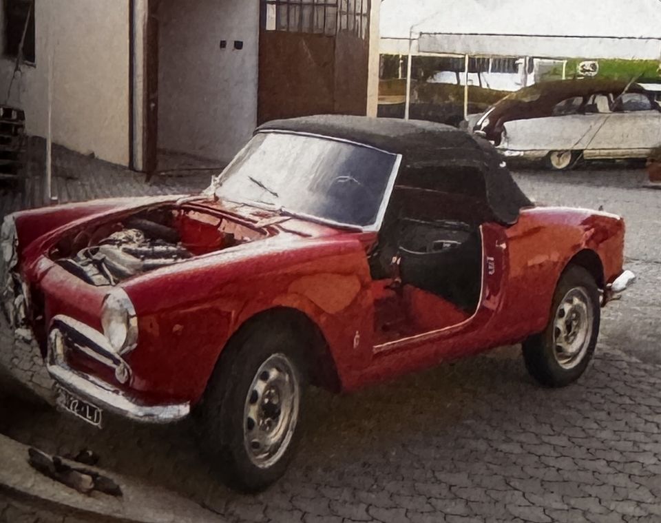 Alfa Romeo Giulietta Spider – pronta, con la capote montata