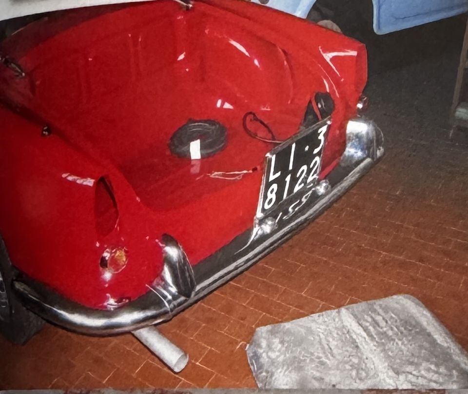 Alfa Romeo Giulietta Spider – il retro con paraurti e targa d'epoca