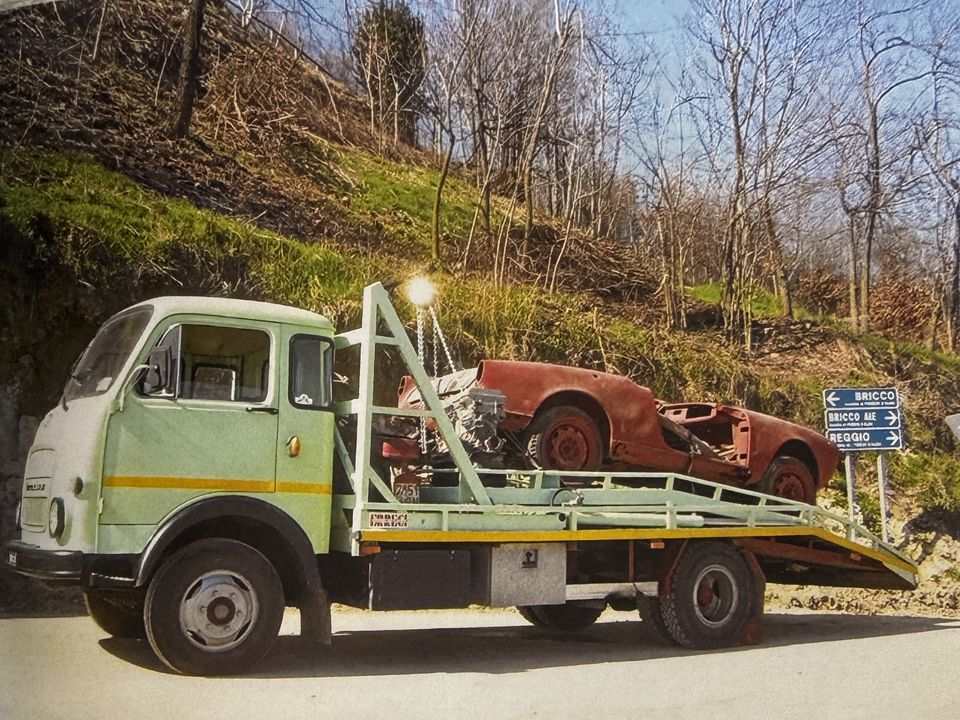 Alfa Romeo Giulietta Spider – il viaggio verso l'officina, su un camion