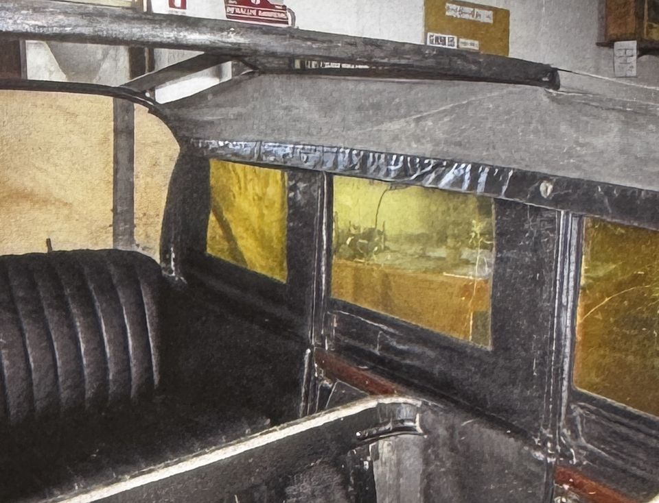 Bianchi S4 – the cabin seen from under the hood