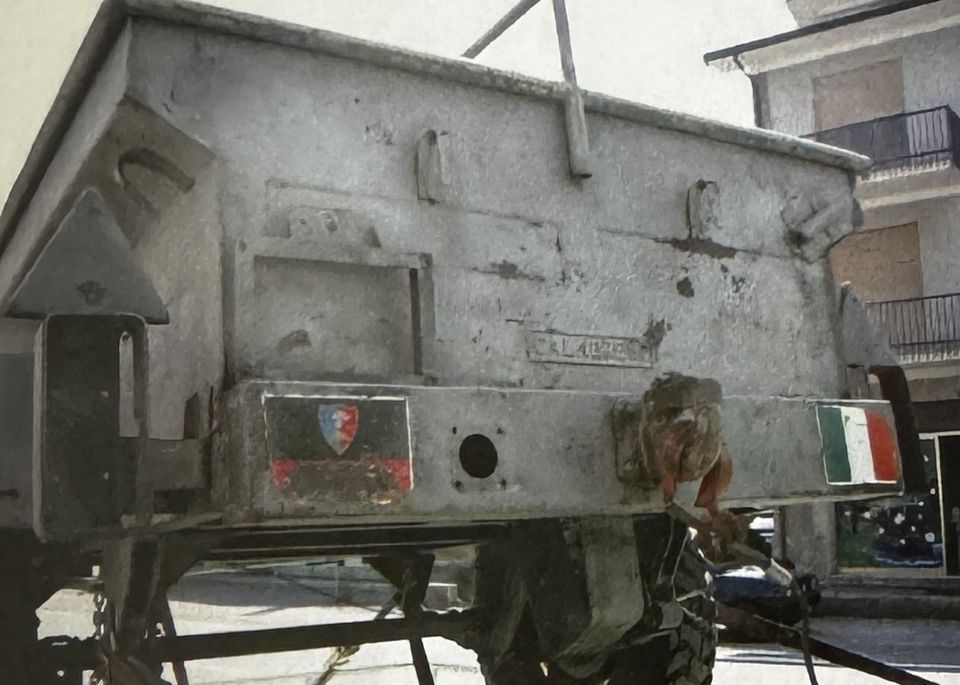 Carrellino militare AR 59 – la sponda posteriore, ancora grigia