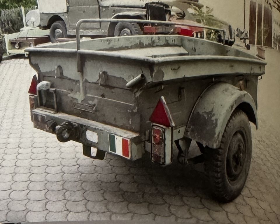 Carrellino militare AR 59 – il retro con i catarifrangenti e le bandierine adesive