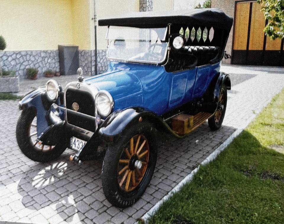 Dodge Brothers torpedo – blu con i parafanghi neri, a lavoro finito