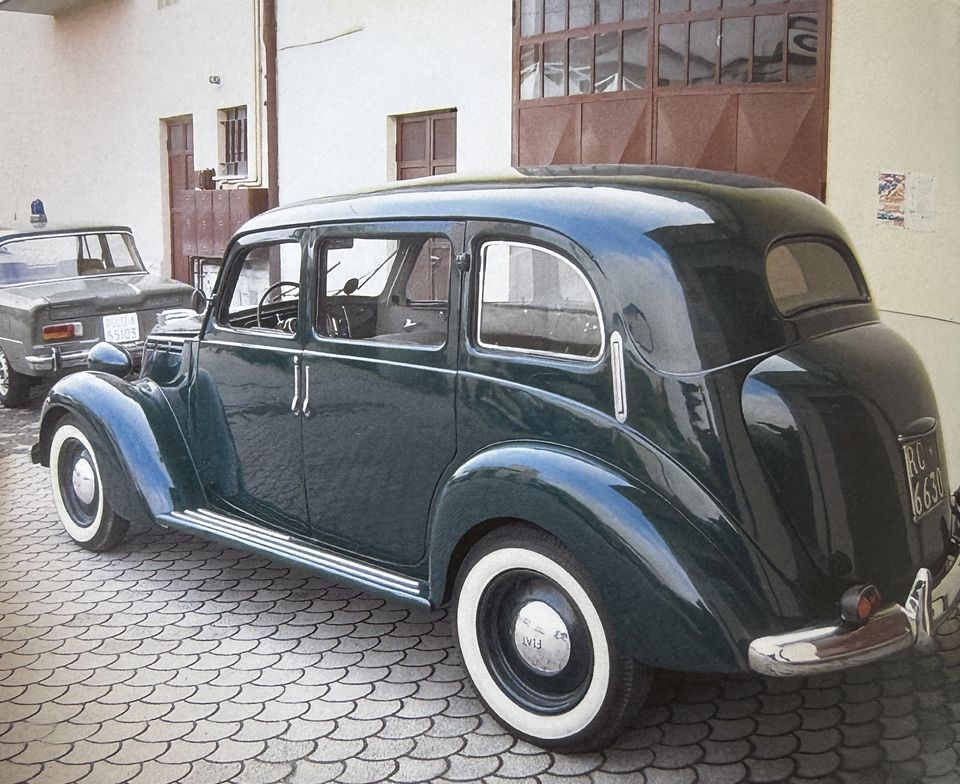 Fiat 1100 EL passo lungo – le long flanc et l'arrière, après la restauration