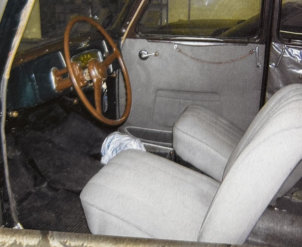 Fiat 1100 EL passo lungo – les sièges clairs remontés dans l'habitacle
