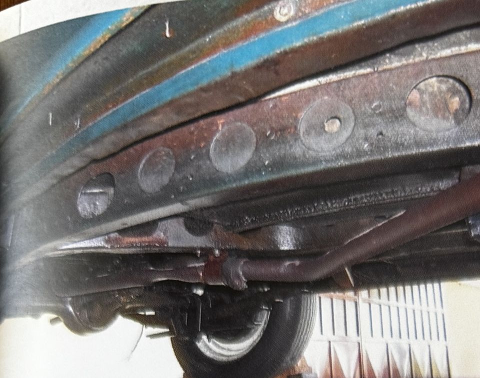 Fiat 1100 EL passo lungo – le bord du plancher vu de dessous