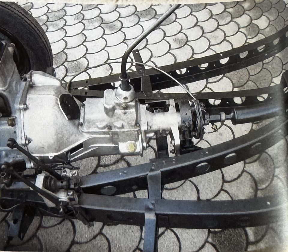 Fiat 1100 – restauro del telaio – motore e cambio al loro posto