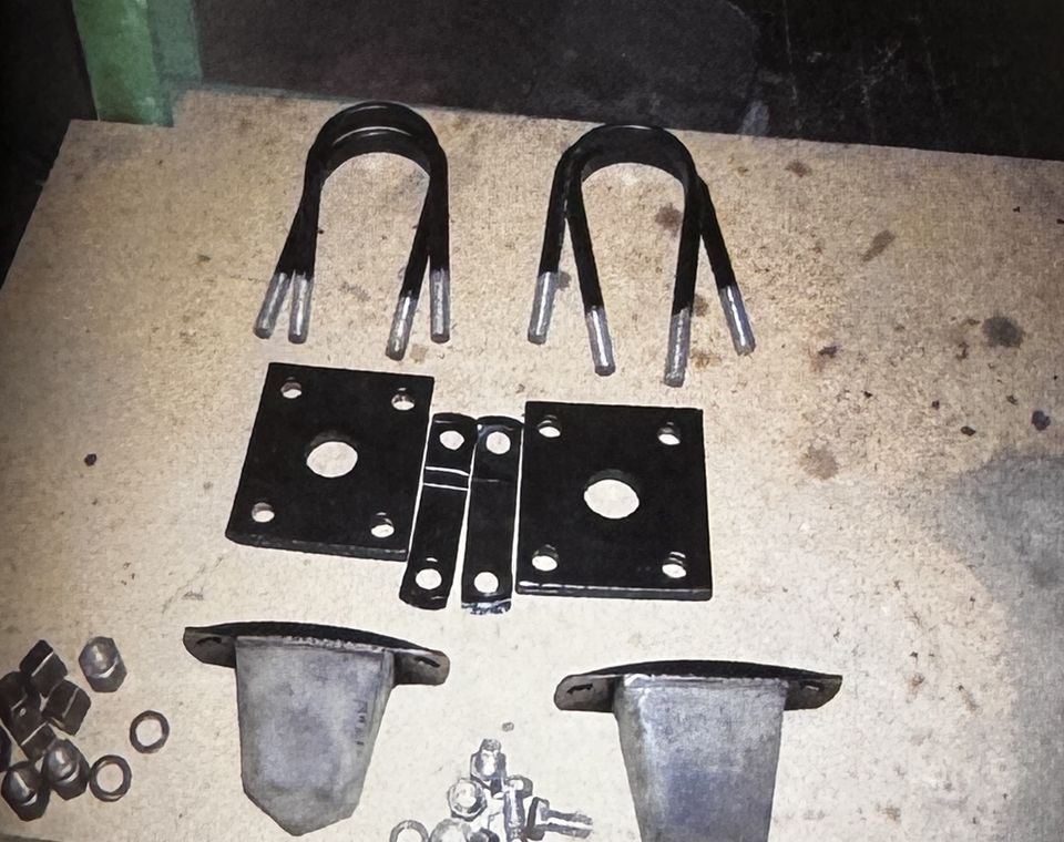Fiat 1100 – restauro del telaio – staffe, cavallotti e tamponi nuovi