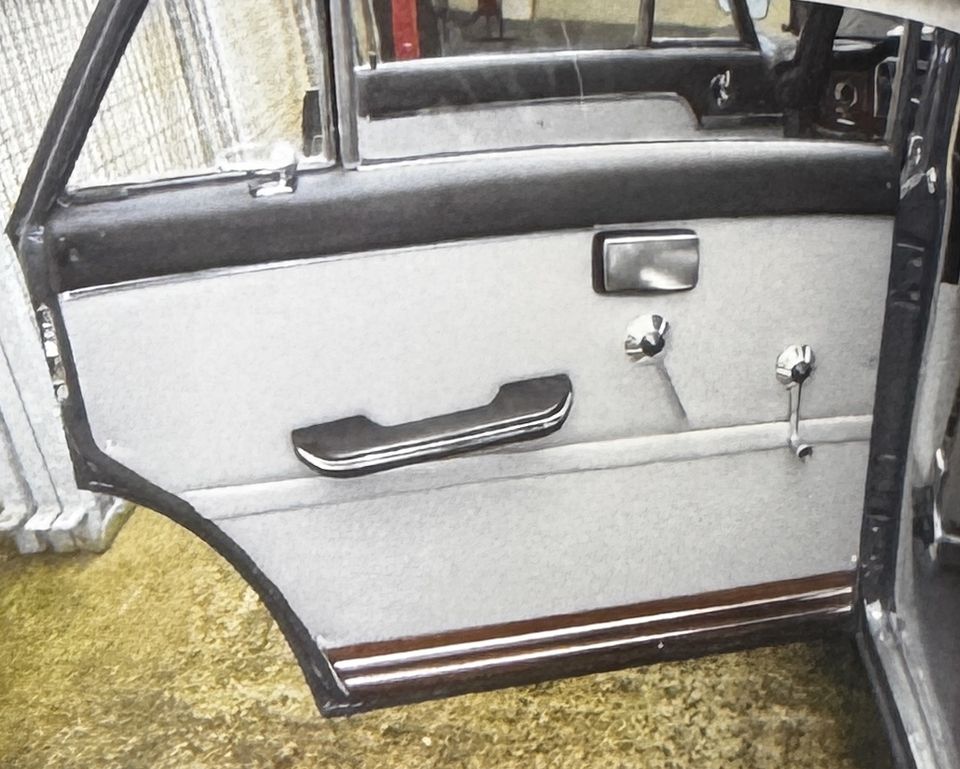 Fiat 2300 Speciale – un panneau de porte refait