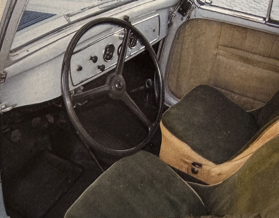 Fiat 500 A Topolino – il posto guida con il volante a tre razze