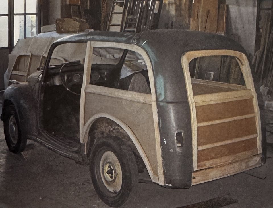 Fiat 500 C Giardiniera – la fiancata in legno durante il montaggio