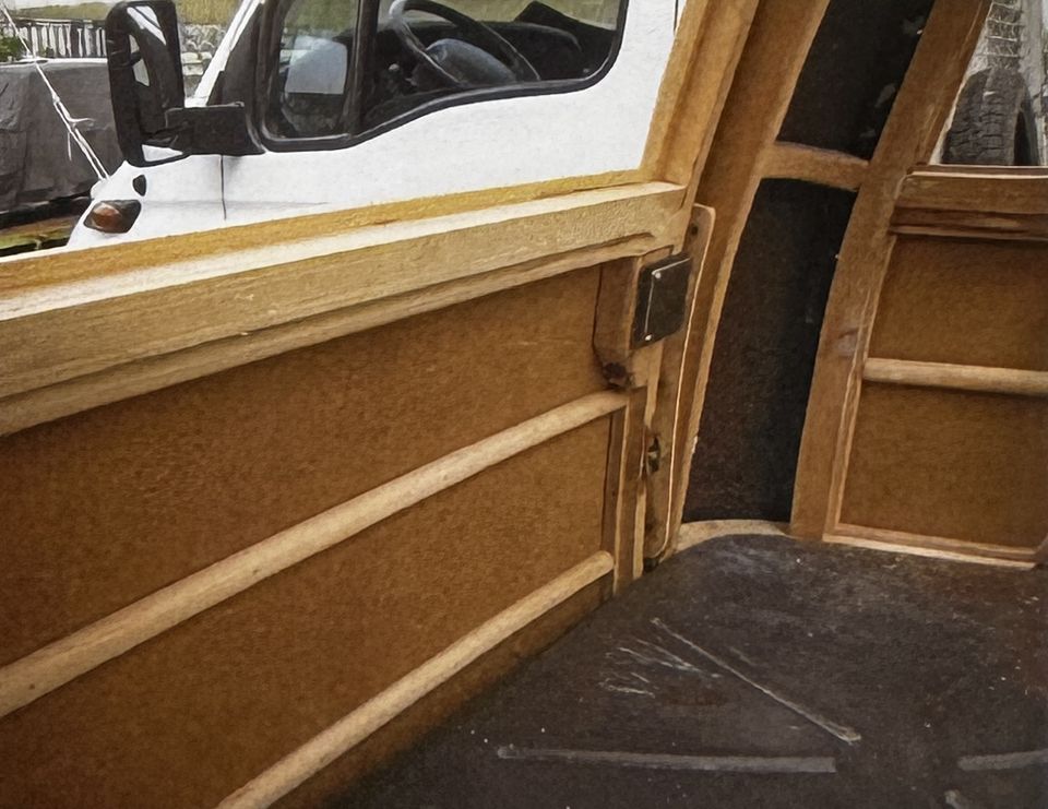 Fiat 500 C Giardiniera – l'interno delle fiancate, rifinito in legno