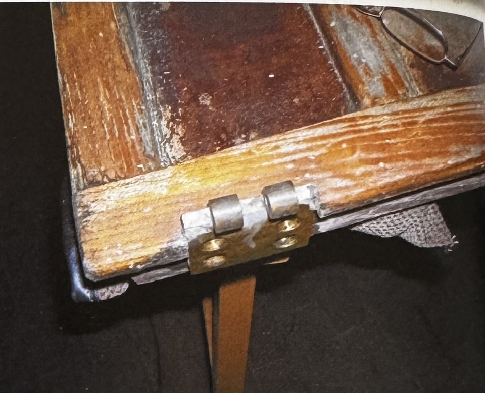 Fiat 500 C Giardiniera – le cerniere sulla vecchia cornice in legno