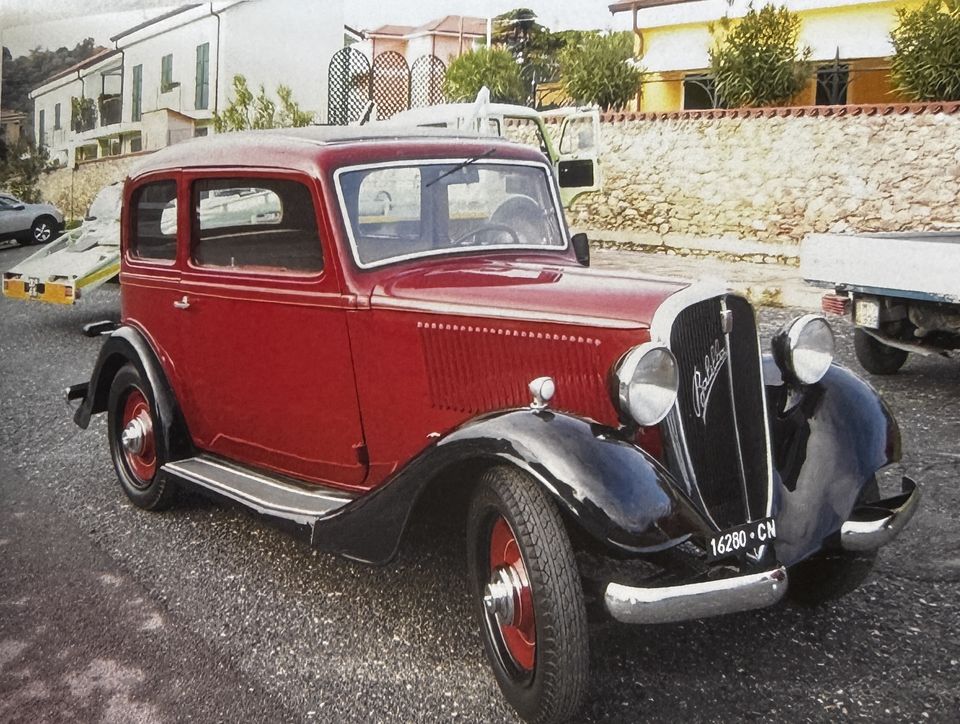Fiat 508 Balilla 4 marce – vista di tre quarti anteriore, rossa e nera