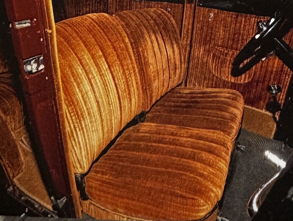 Fiat 514 berlina – der Vordersitz neu in Rippensamt