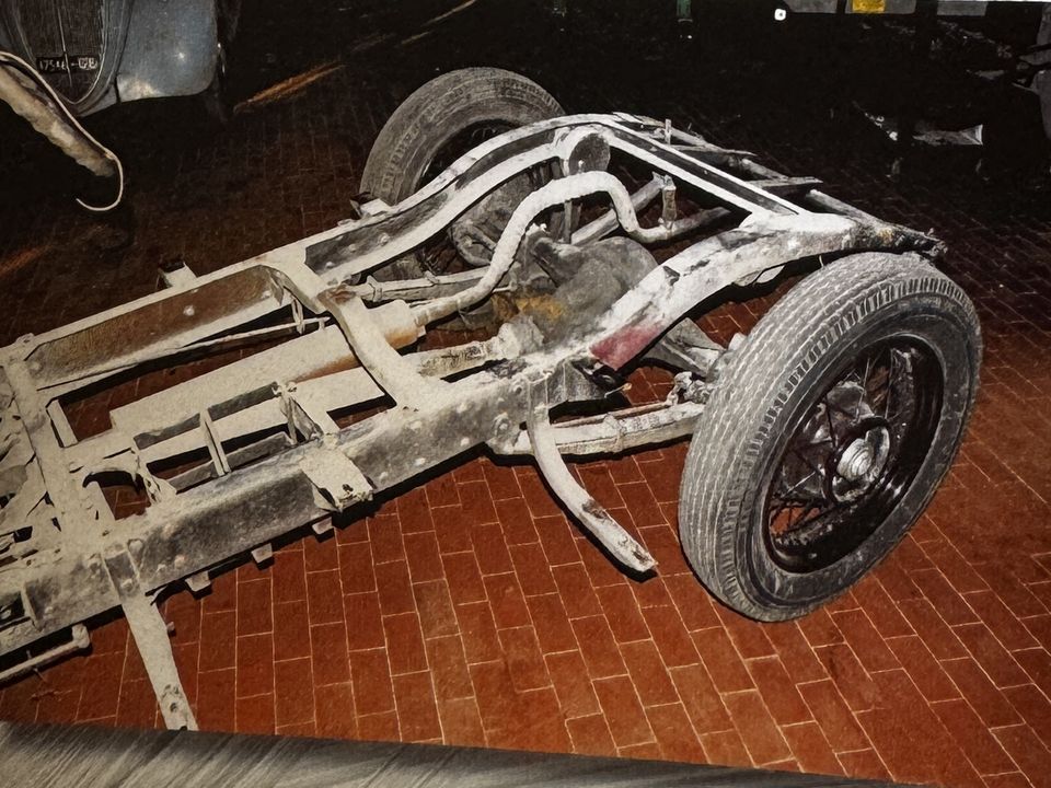 Fiat 514 berlina – der Rahmen bis aufs Metall, mit Speichenrädern