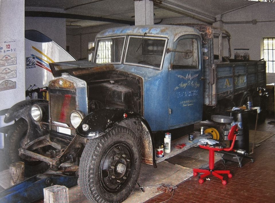 Fiat 621 autocarro – sur le pont, prêt pour le contrôle de la mécanique