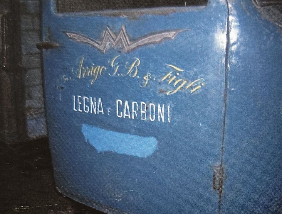 Fiat 621 autocarro – sur la porte : « Arrigo G.B. & Figli – Legna e Carboni »