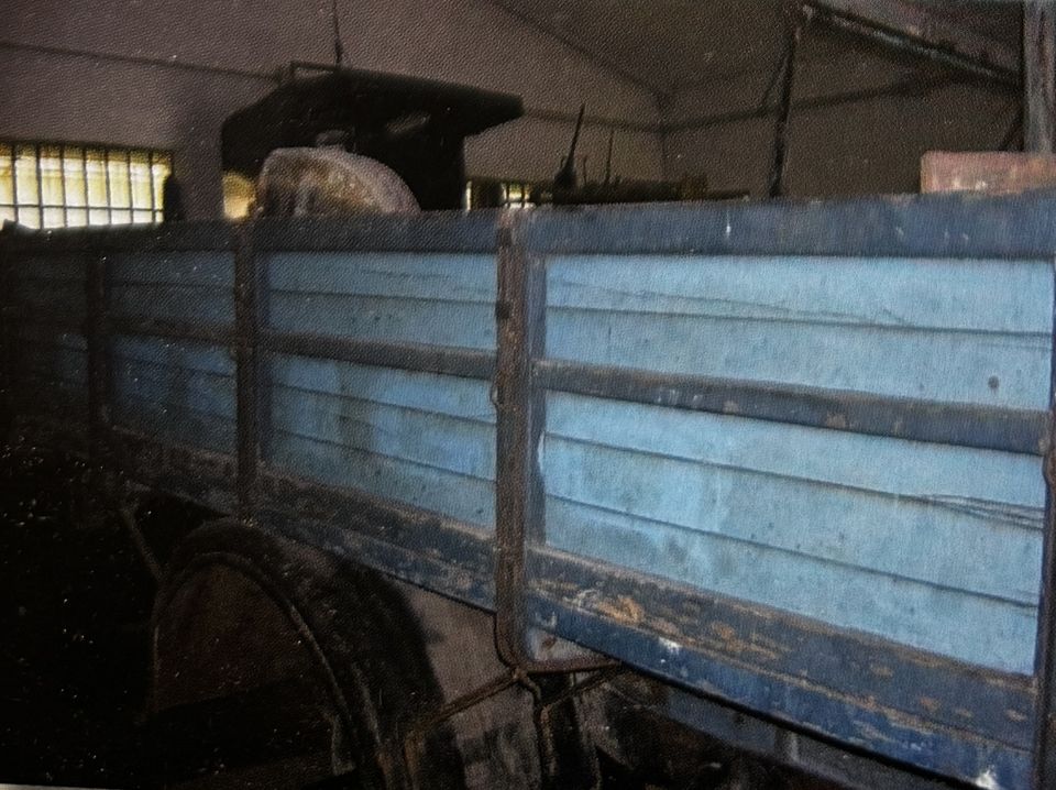 Fiat 621 autocarro – le plateau en bois, recouvert de bleu clair