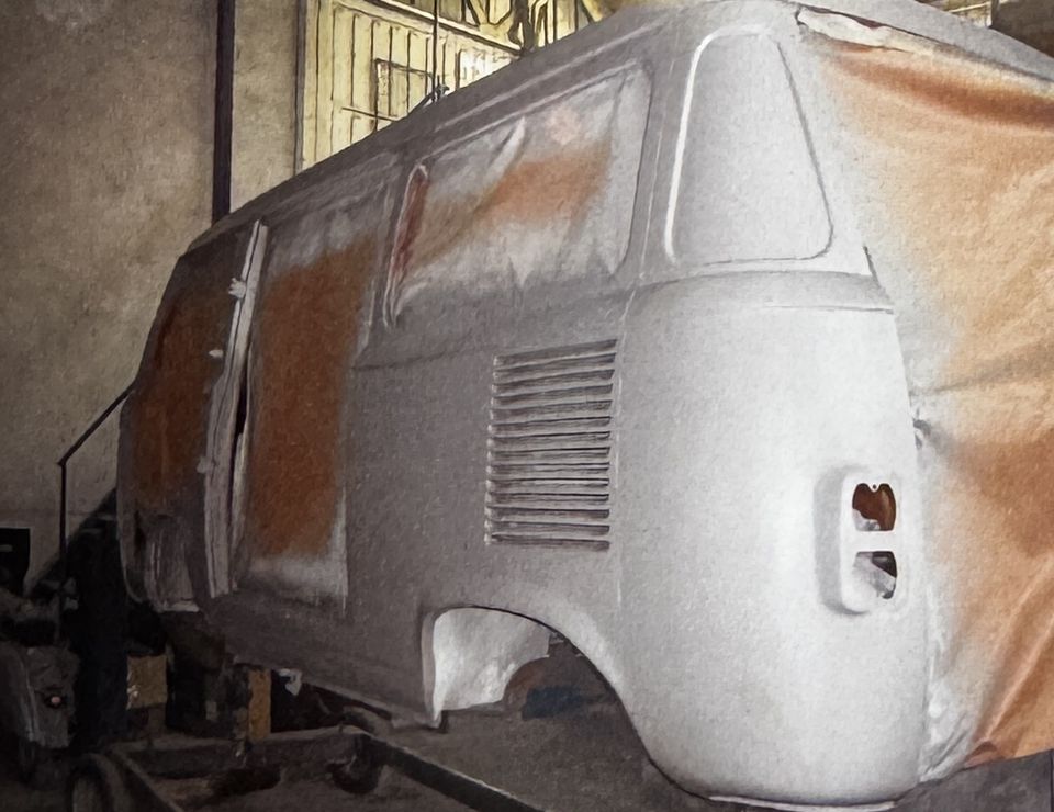 Fiat 900 E – die Seitenwand, vorbereitet für die Lackierung