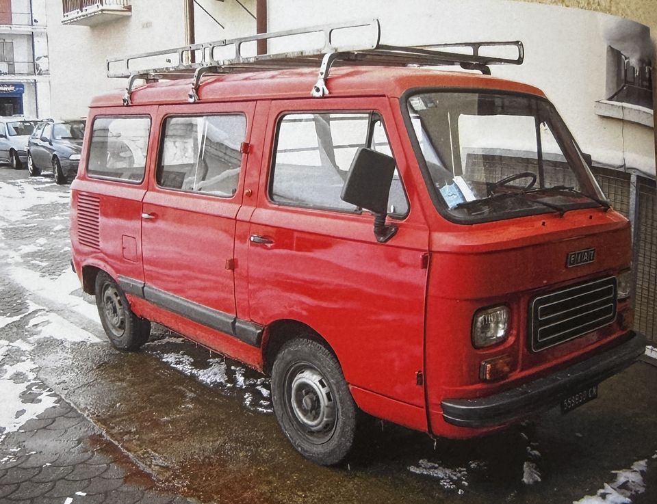 Fiat 900 E – die Front vor der Restaurierung, ganz rot