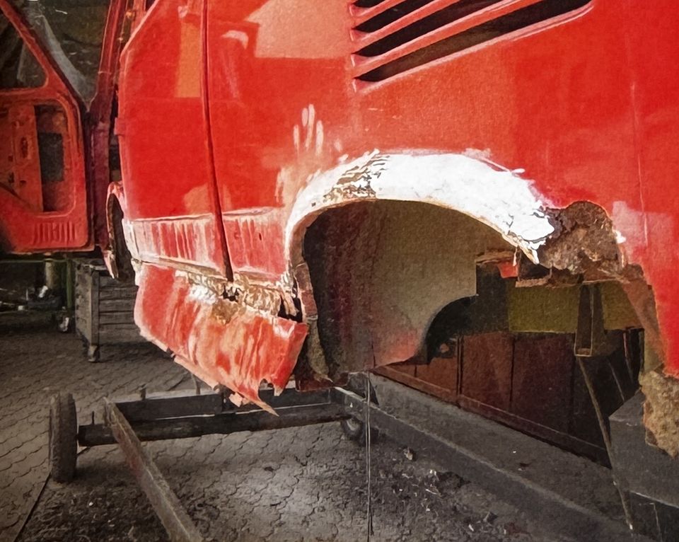 Fiat 900 E – das morsche Blech wird herausgeschnitten