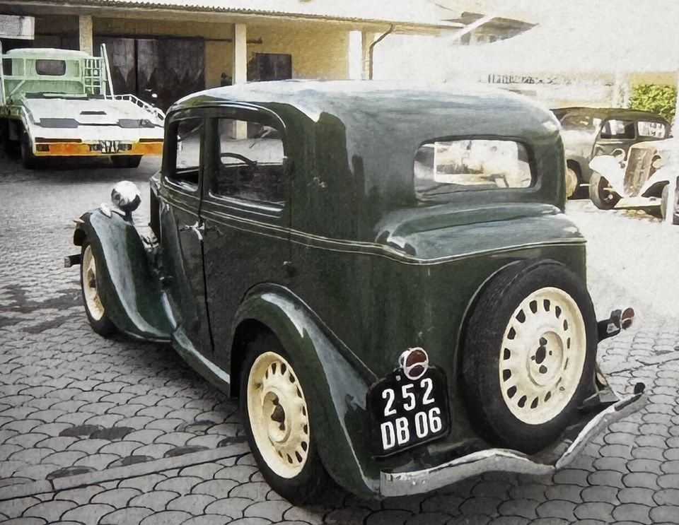 Fiat Balilla francese – il retro con la ruota di scorta e la targa francese