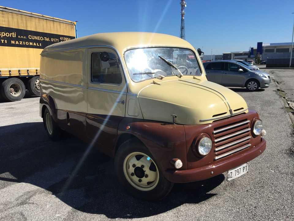 Furgone d'epoca bicolore – Restauro totale