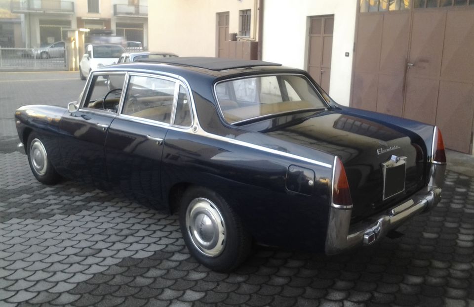Two-tone Nash Statesman Airflyte after restoration
