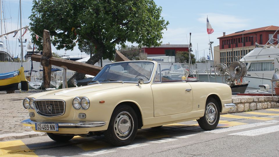 Veteran vehicles in Switzerland: restoring without losing the status
