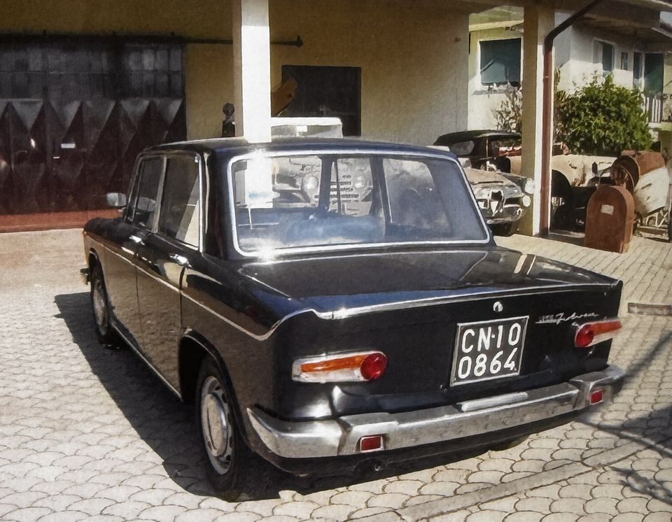 Lancia Fulvia berlina – vista di tre quarti posteriore