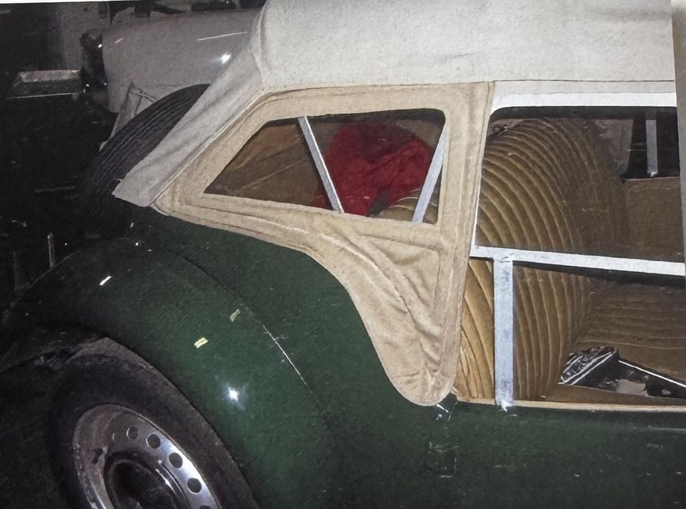MG TD – ein genähtes und montiertes Seitenteil aus Stoff