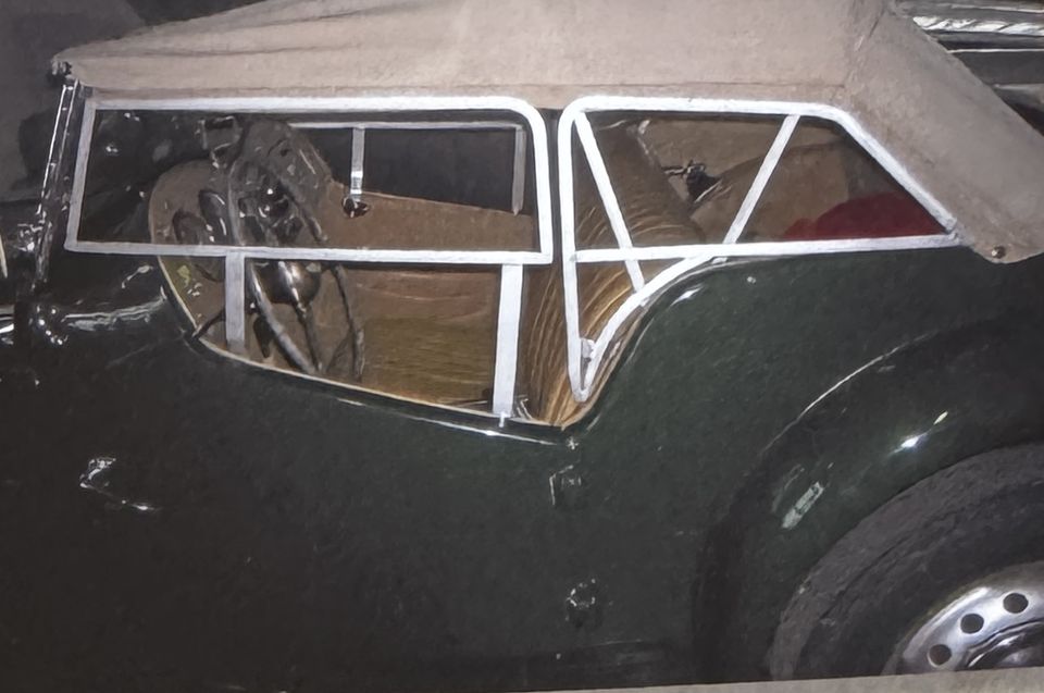 MG TD – das montierte Verdeck, noch ohne Seitenteile