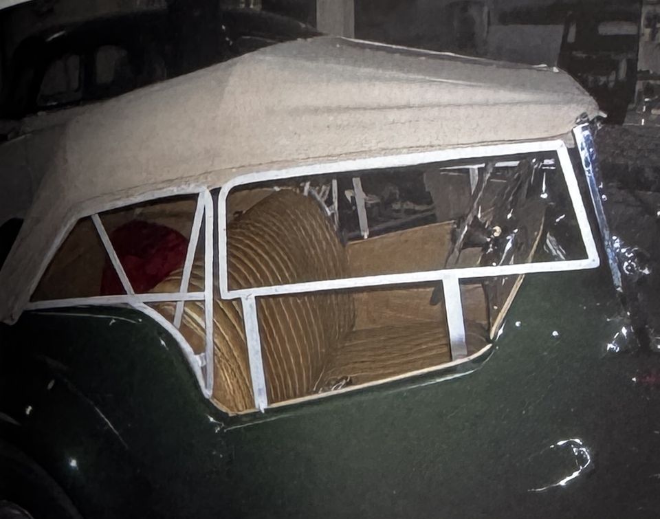 MG TD – die Rahmen der Seitenteile, am Auto anprobiert