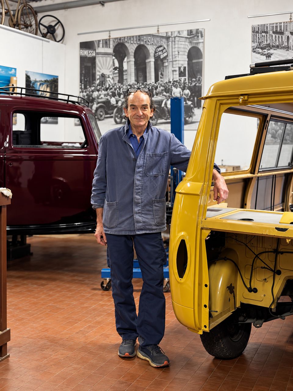 Mimmo Bongioanni in his restoration workshop