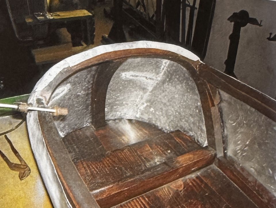 Vespa con sidecar – das Boot, um das Gerippe geschlossen